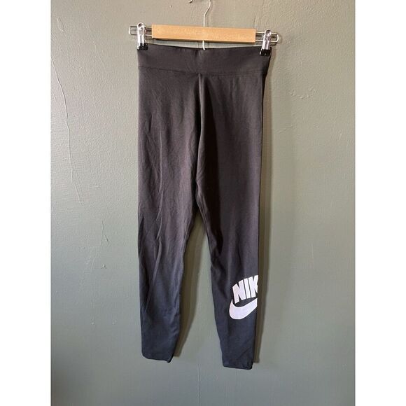 Nike Sportswear Womens Black Athletic Cropped Tapered Leggings Size Small - Picture 1 of 3